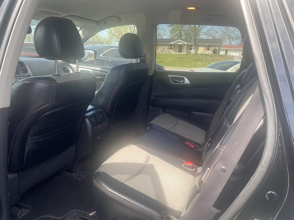 Nissan Pathfinder SV 4WD 2020