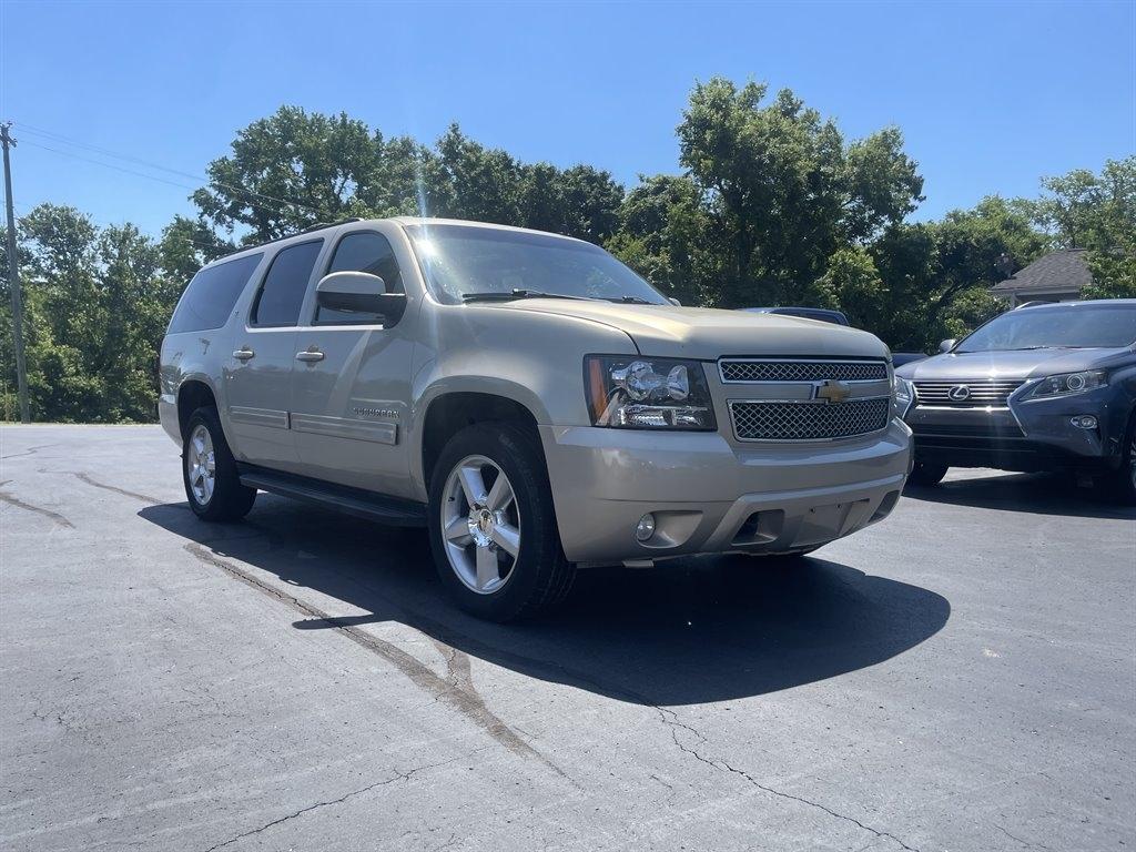 Chevrolet Suburban LT 1500 4WD 2012