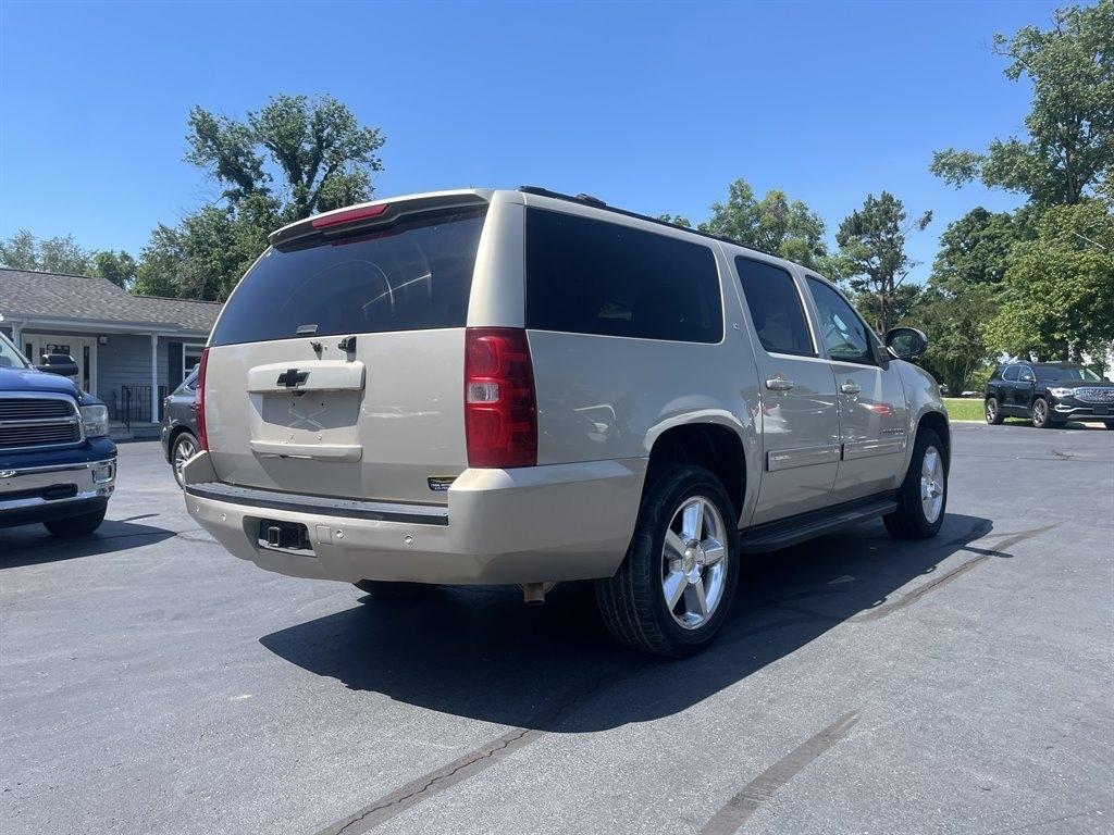 Chevrolet Suburban LT 1500 4WD 2012