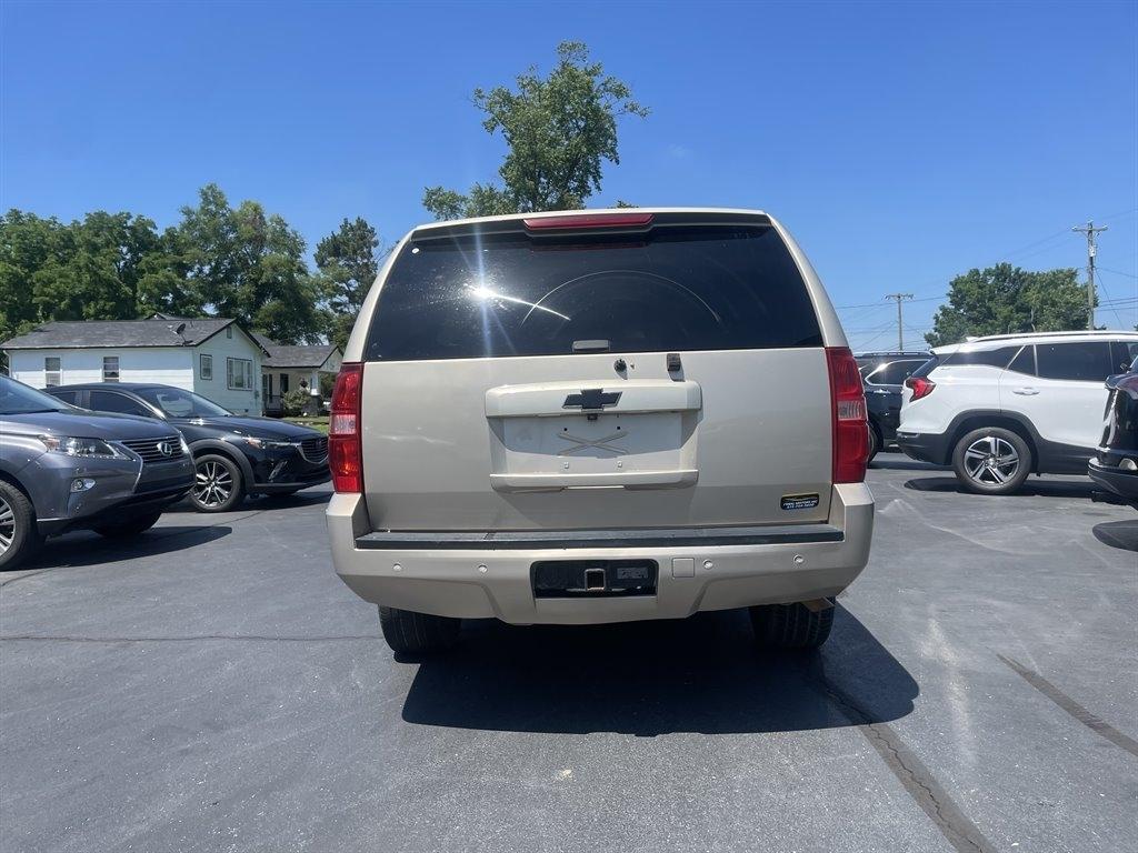 Chevrolet Suburban LT 1500 4WD 2012