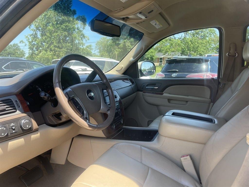 Chevrolet Suburban LT 1500 4WD 2012
