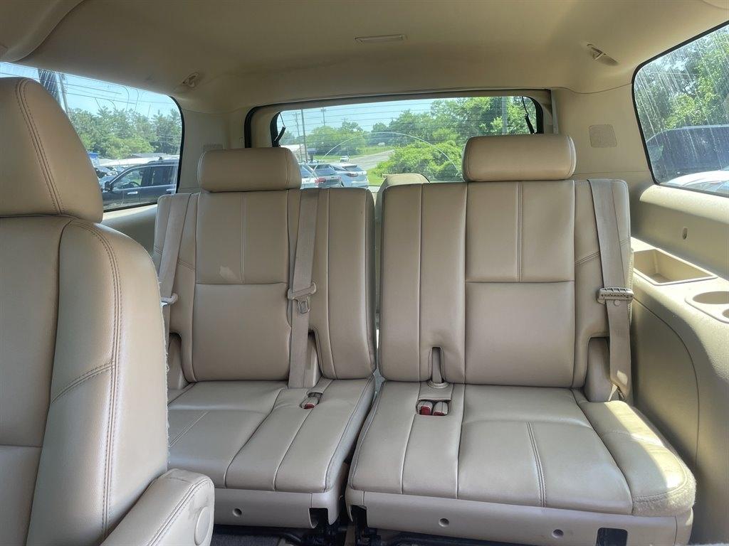Chevrolet Suburban LT 1500 4WD 2012