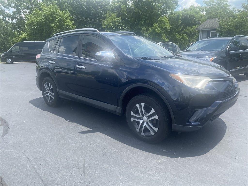 Toyota RAV4 LE FWD 2017
