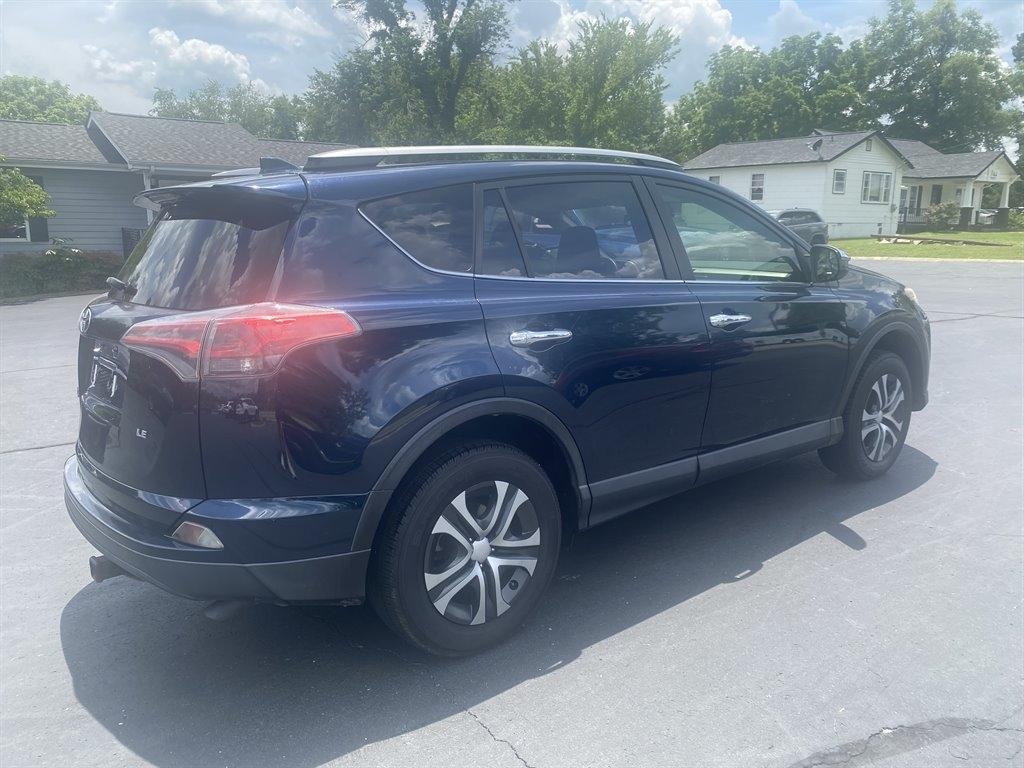 Toyota RAV4 LE FWD 2017