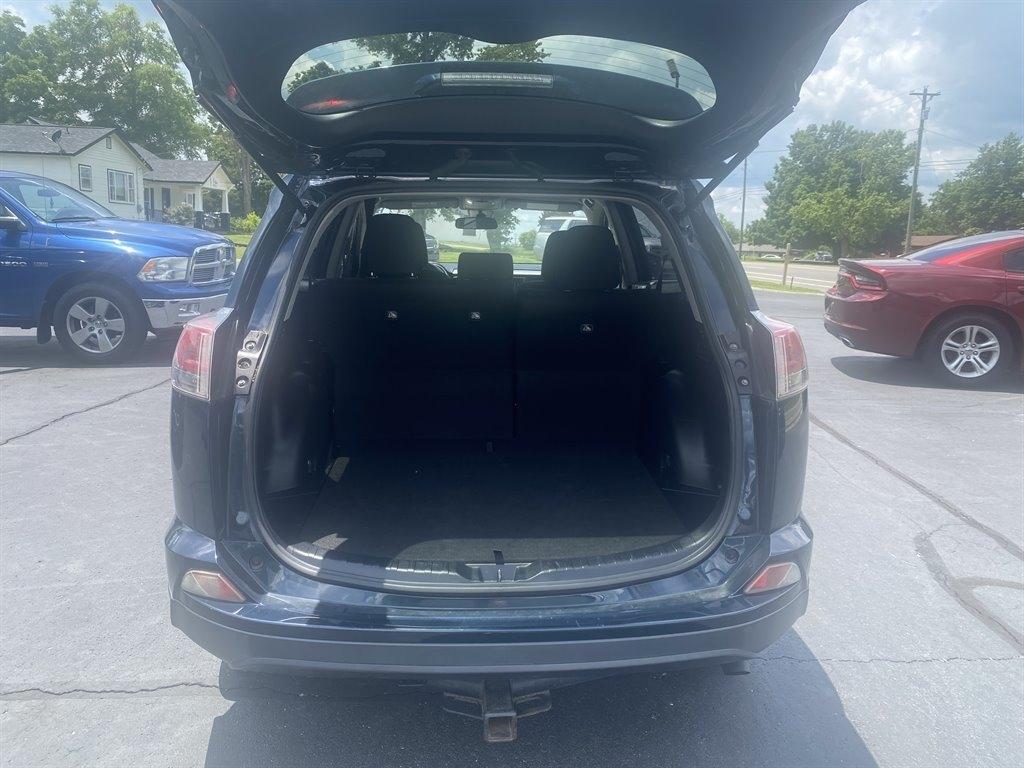 Toyota RAV4 LE FWD 2017