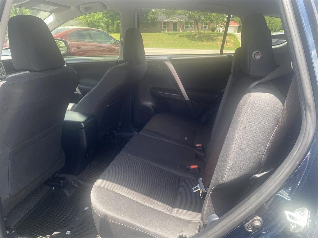 Toyota RAV4 LE FWD 2017