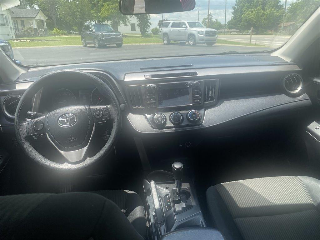 Toyota RAV4 LE FWD 2017