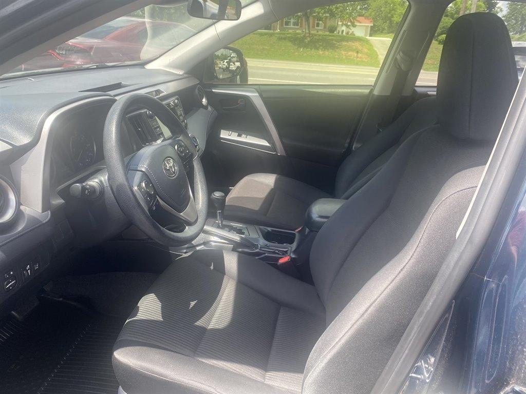 Toyota RAV4 LE FWD 2017