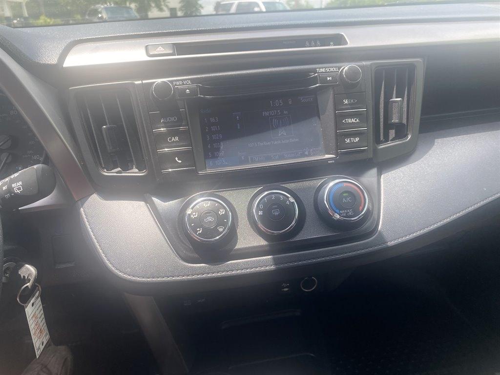 Toyota RAV4 LE FWD 2017