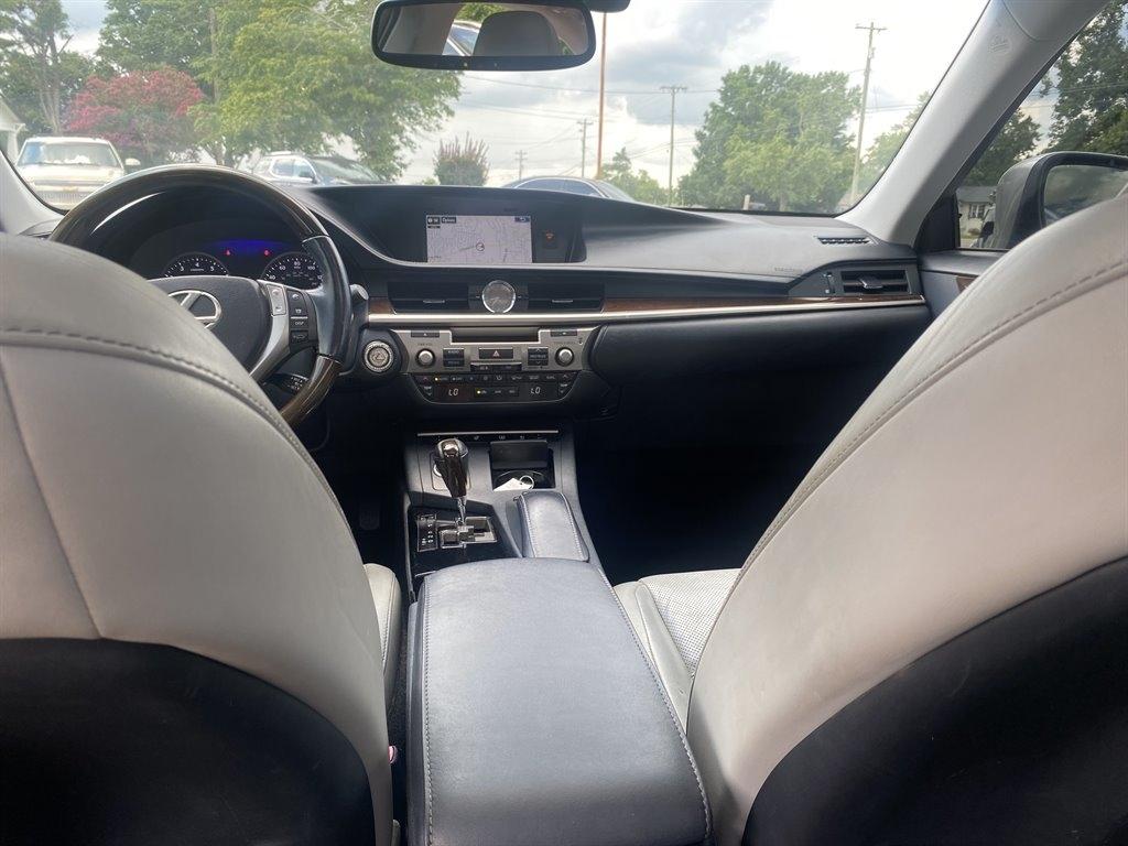 Lexus ES 350 Sedan 2015