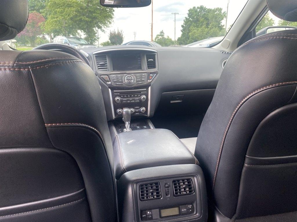 Nissan Pathfinder SL 4WD 2020