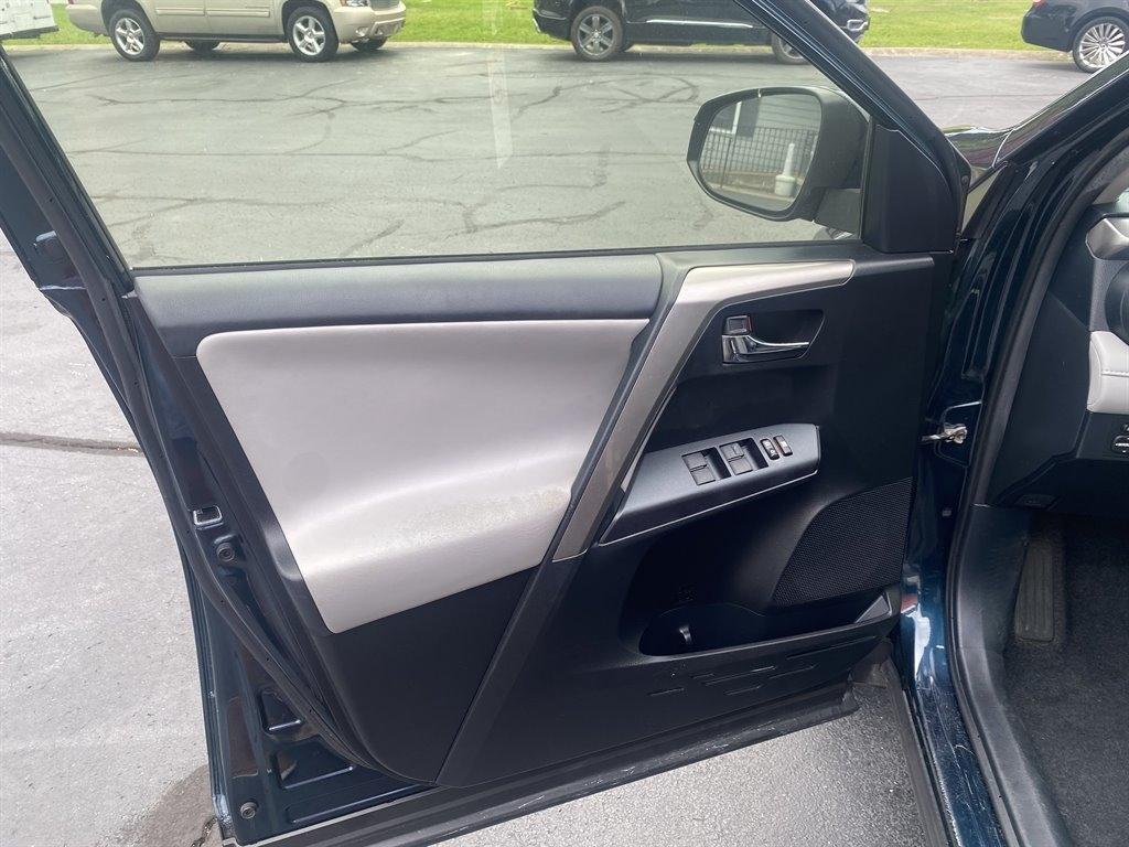 Toyota RAV4 XLE FWD 2018