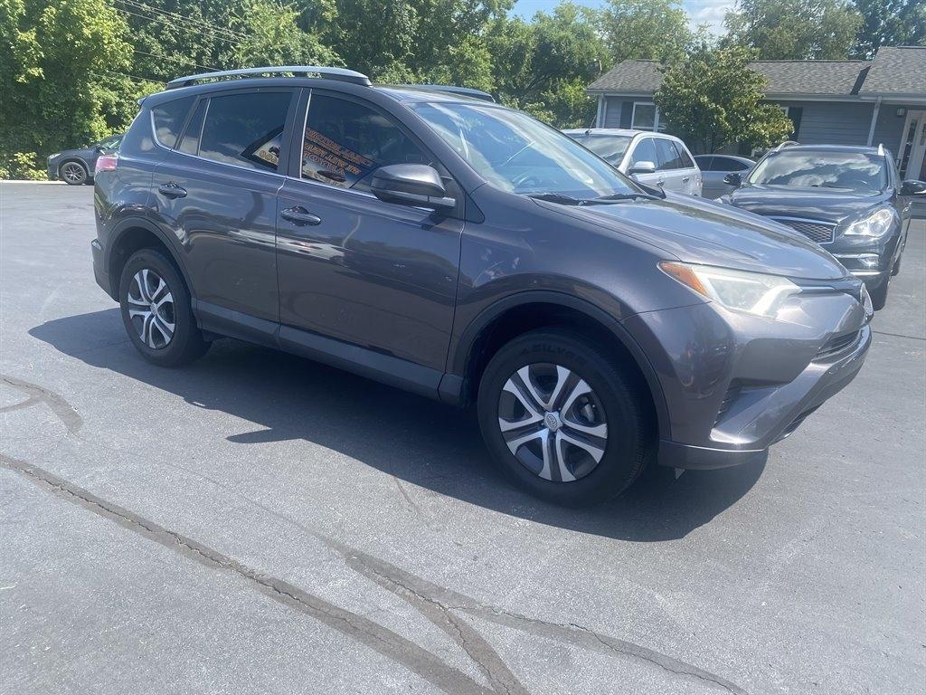 Toyota RAV4 LE FWD 2017