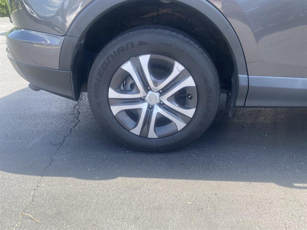Toyota RAV4 LE FWD 2017
