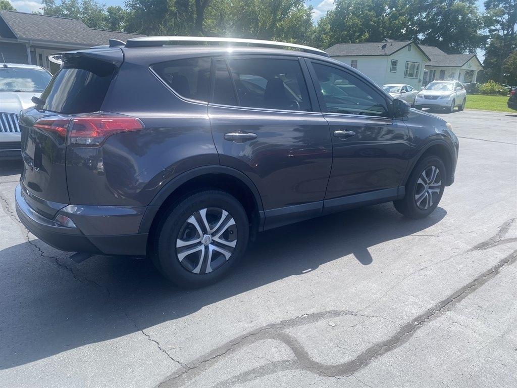 Toyota RAV4 LE FWD 2017