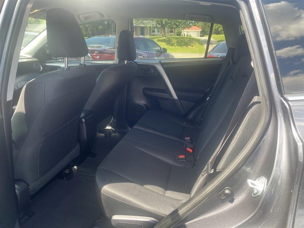 Toyota RAV4 LE FWD 2017