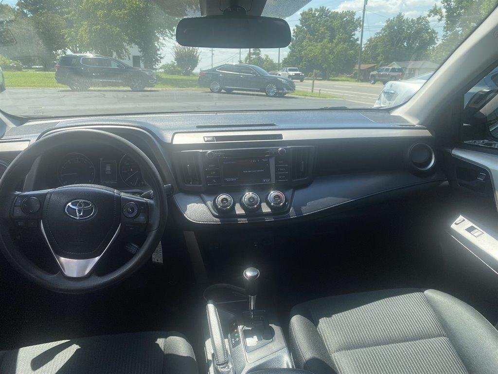 Toyota RAV4 LE FWD 2017
