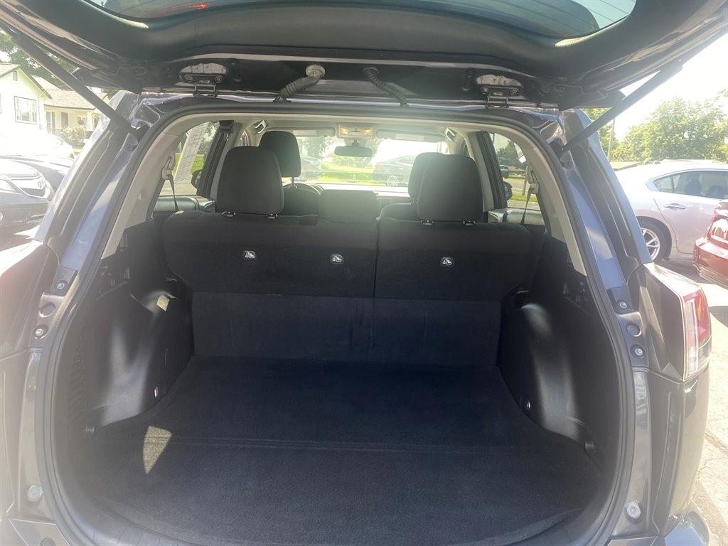 Toyota RAV4 LE FWD 2017