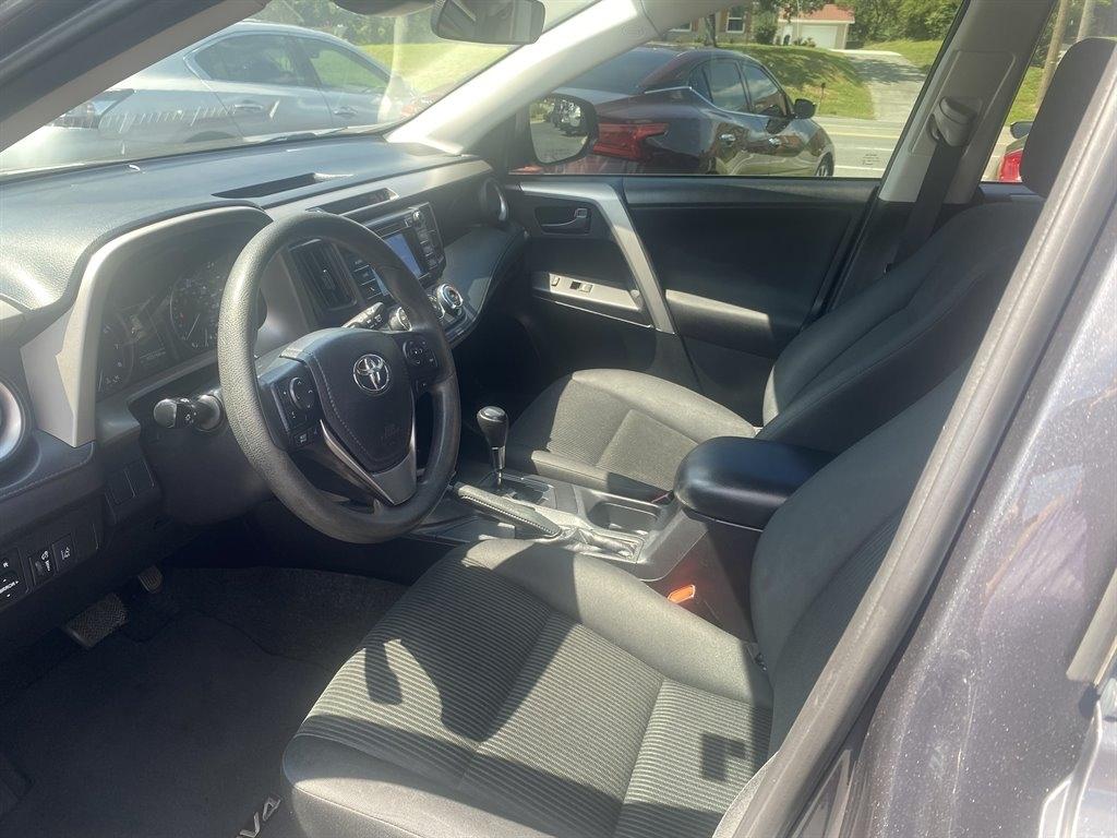 Toyota RAV4 LE FWD 2017