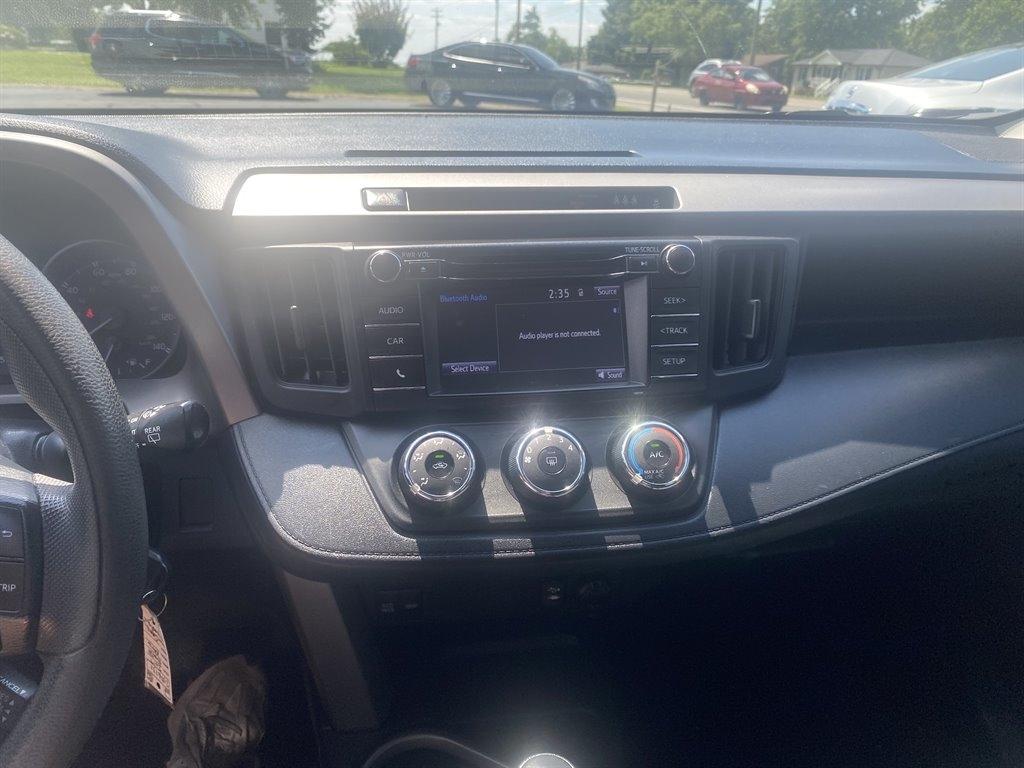 Toyota RAV4 LE FWD 2017
