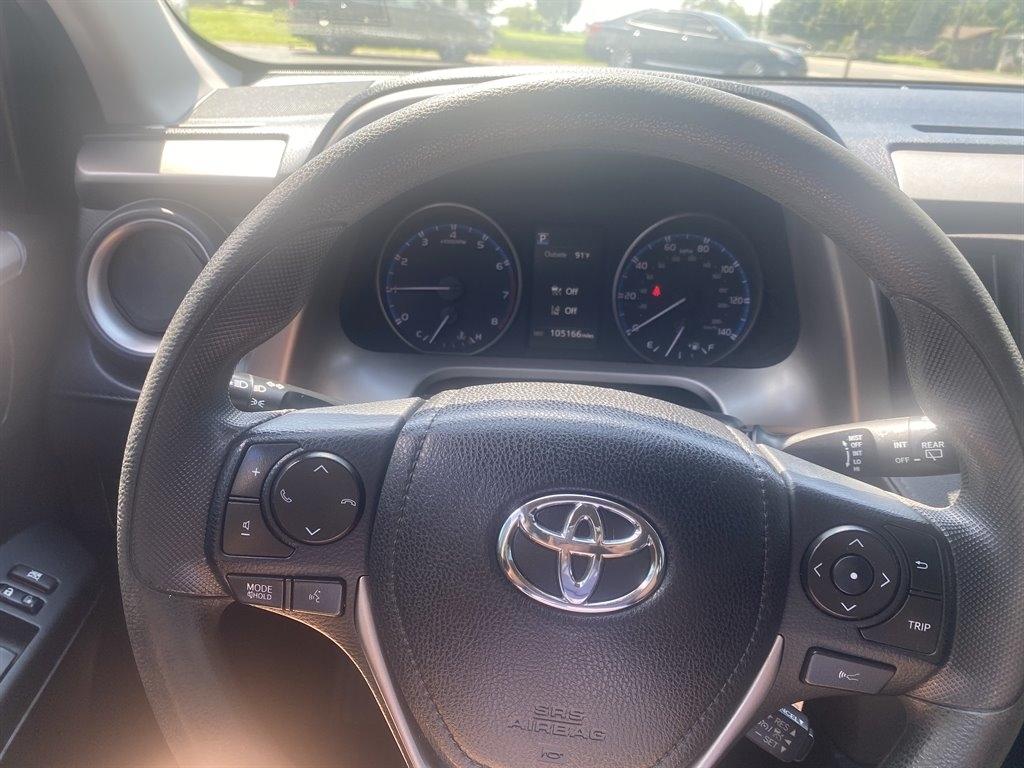 Toyota RAV4 LE FWD 2017
