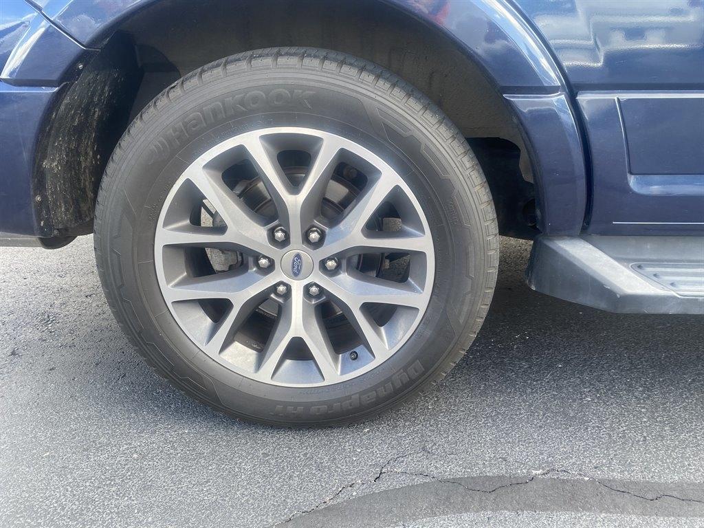 Ford Expedition XLT 4WD 2016