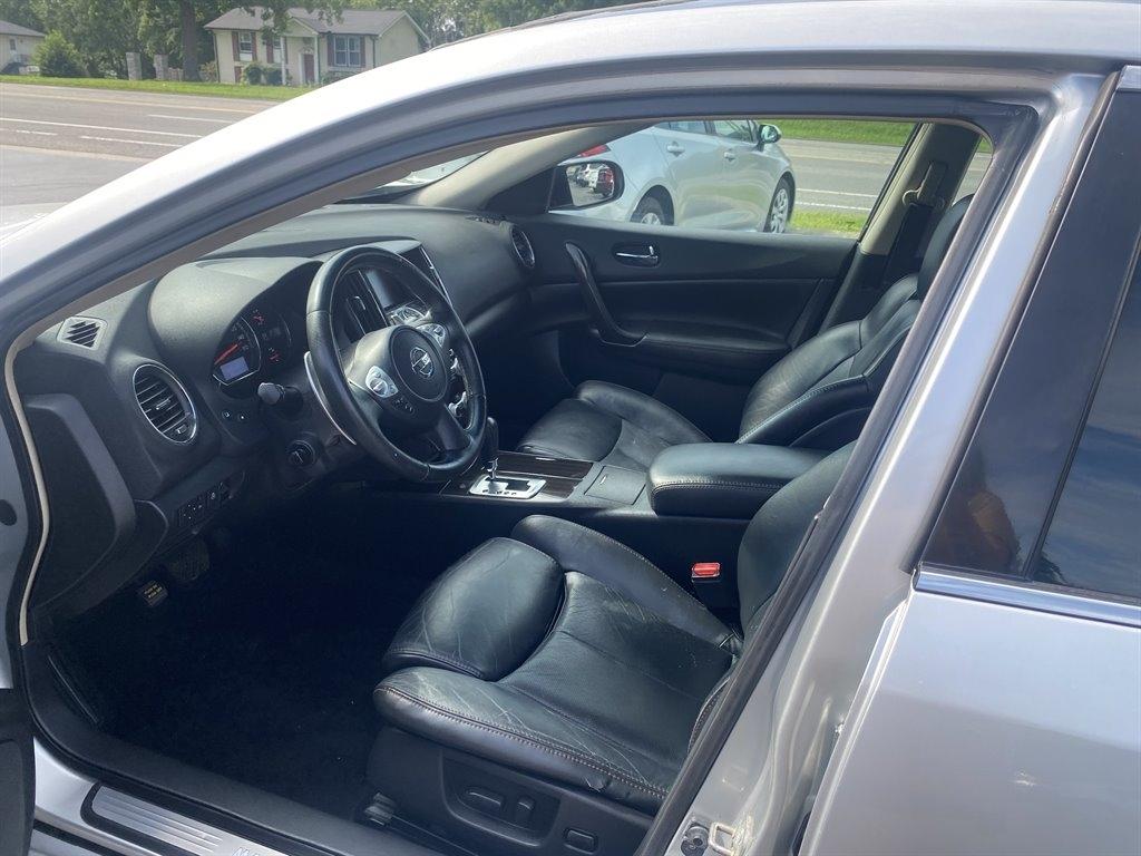 Nissan Maxima SV 2012