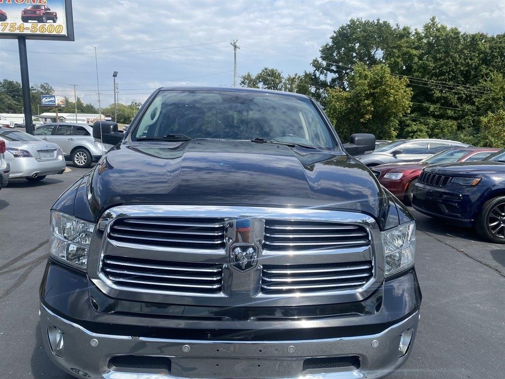 RAM 1500 SLT Quad Cab 4WD 2017