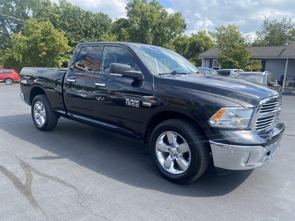 RAM 1500 SLT Quad Cab 4WD 2017
