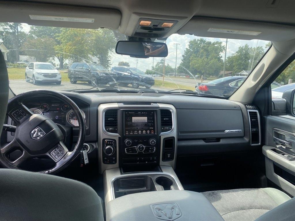 RAM 1500 SLT Quad Cab 4WD 2017