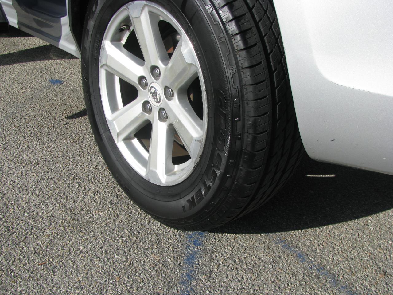 Toyota Highlander FWD 4dr Base (Natl) 2008