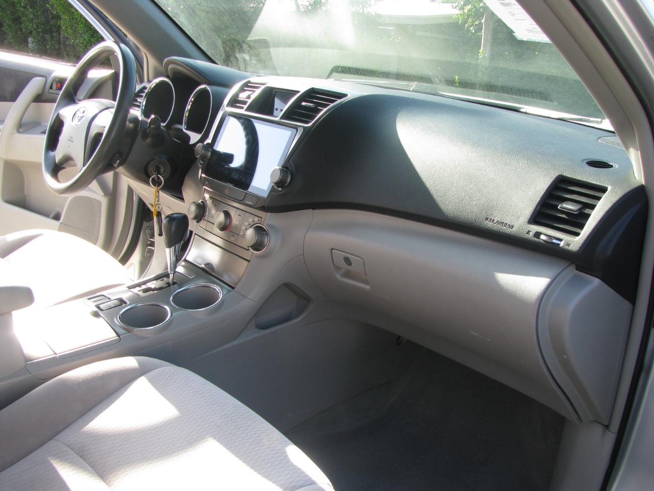 Toyota Highlander FWD 4dr Base (Natl) 2008