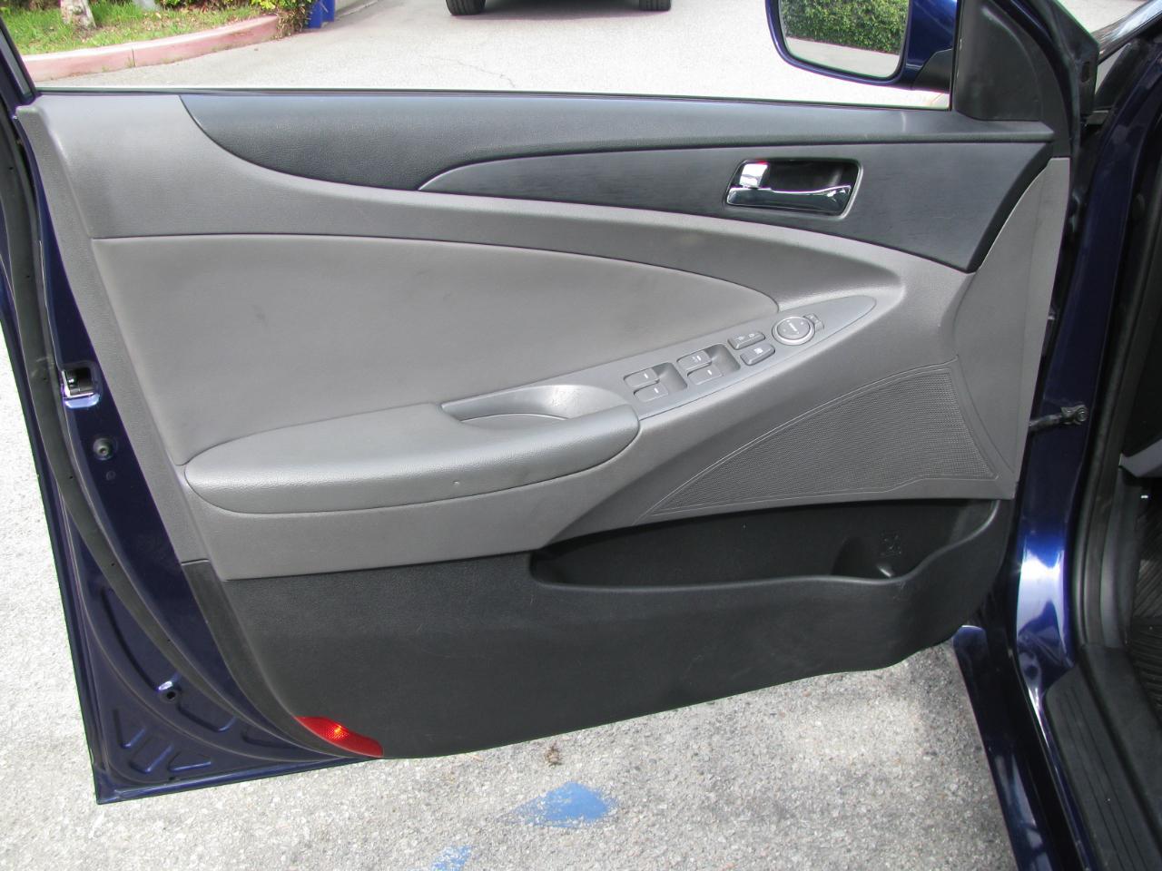 Hyundai Sonata 4dr Sdn 2.4L Auto SE 2013