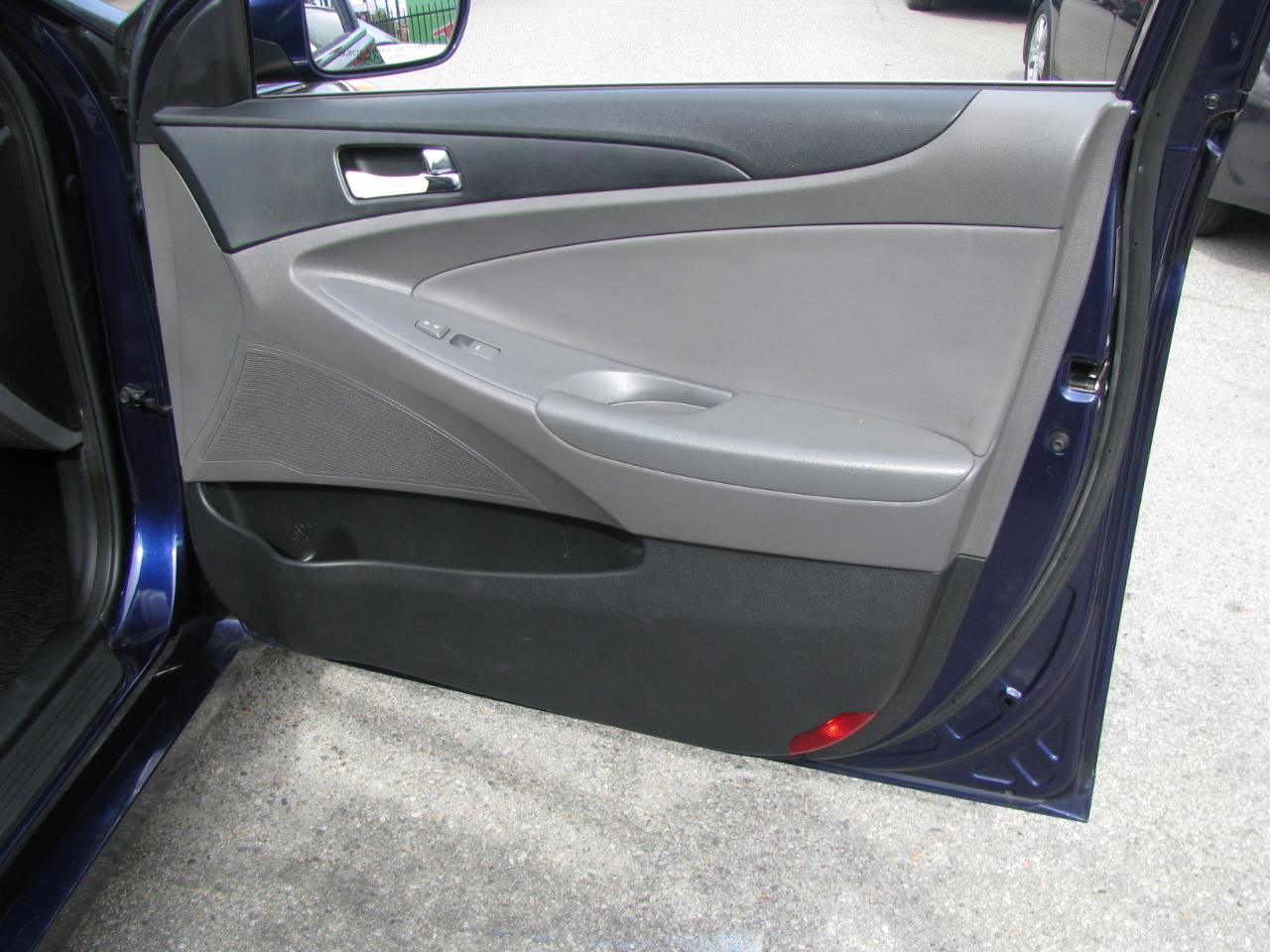 Hyundai Sonata 4dr Sdn 2.4L Auto SE 2013