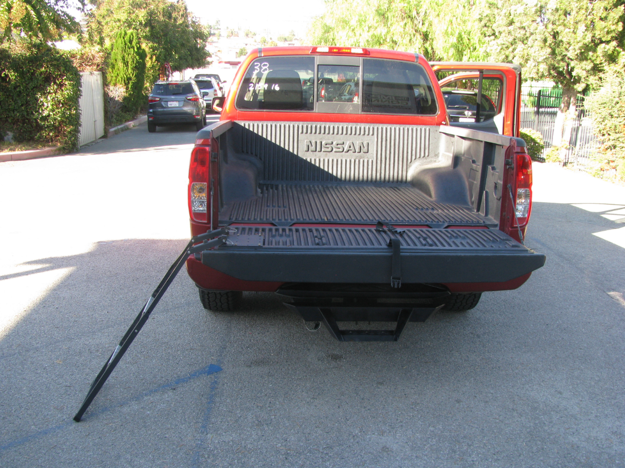 Nissan Frontier 2WD Crew Cab SWB Auto Desert Runner 2016 Nissan Frontier 2WD Crew Cab SWB Auto Desert Runner 2016
