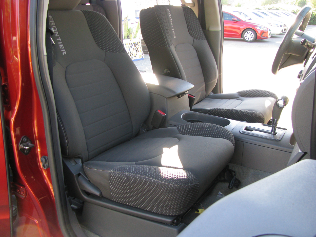 Nissan Frontier 2WD Crew Cab SWB Auto Desert Runner 2016 Nissan Frontier 2WD Crew Cab SWB Auto Desert Runner 2016