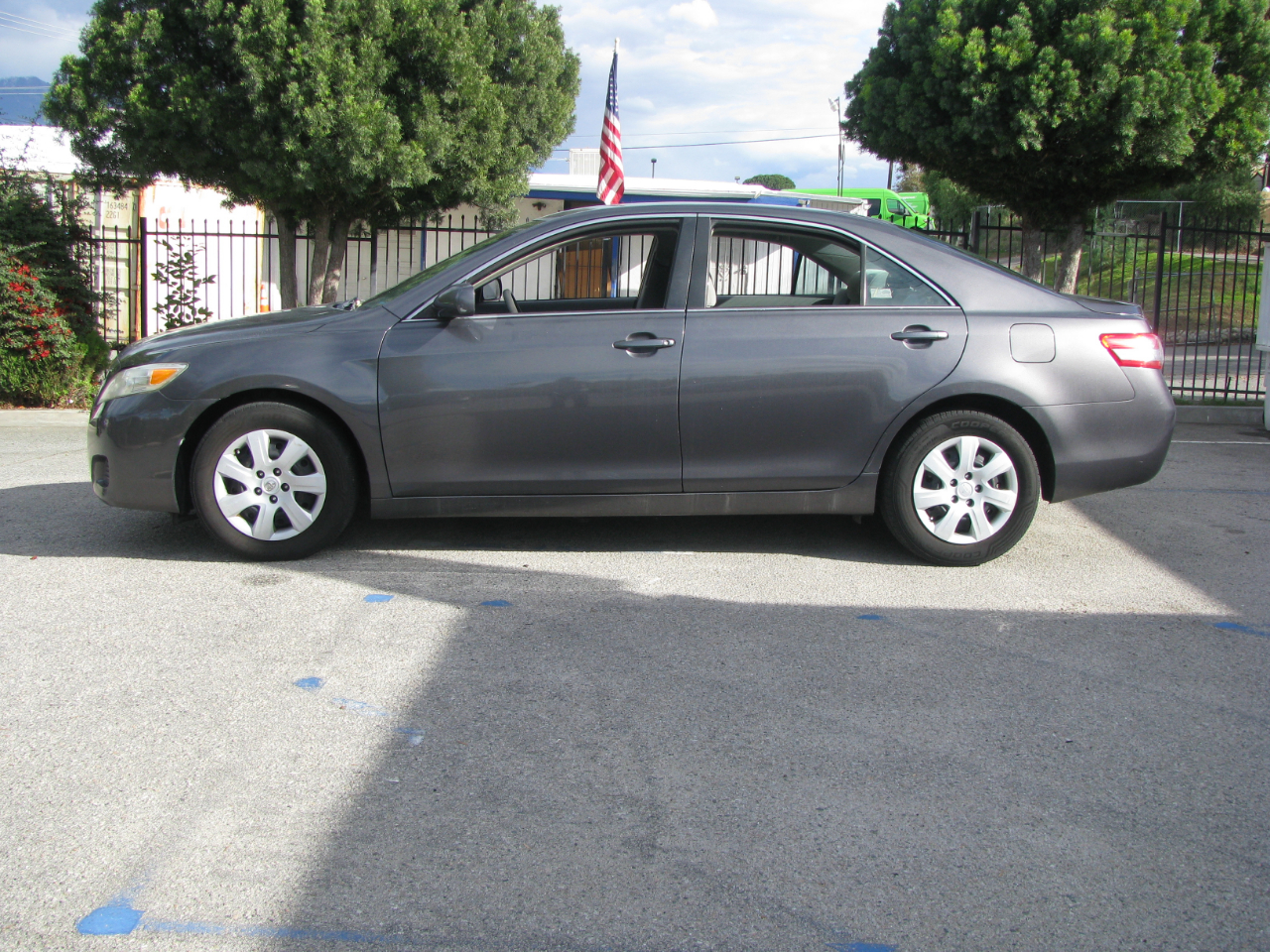 2011 Toyota Camry 4dr Sdn I4 Man LE (Natl)