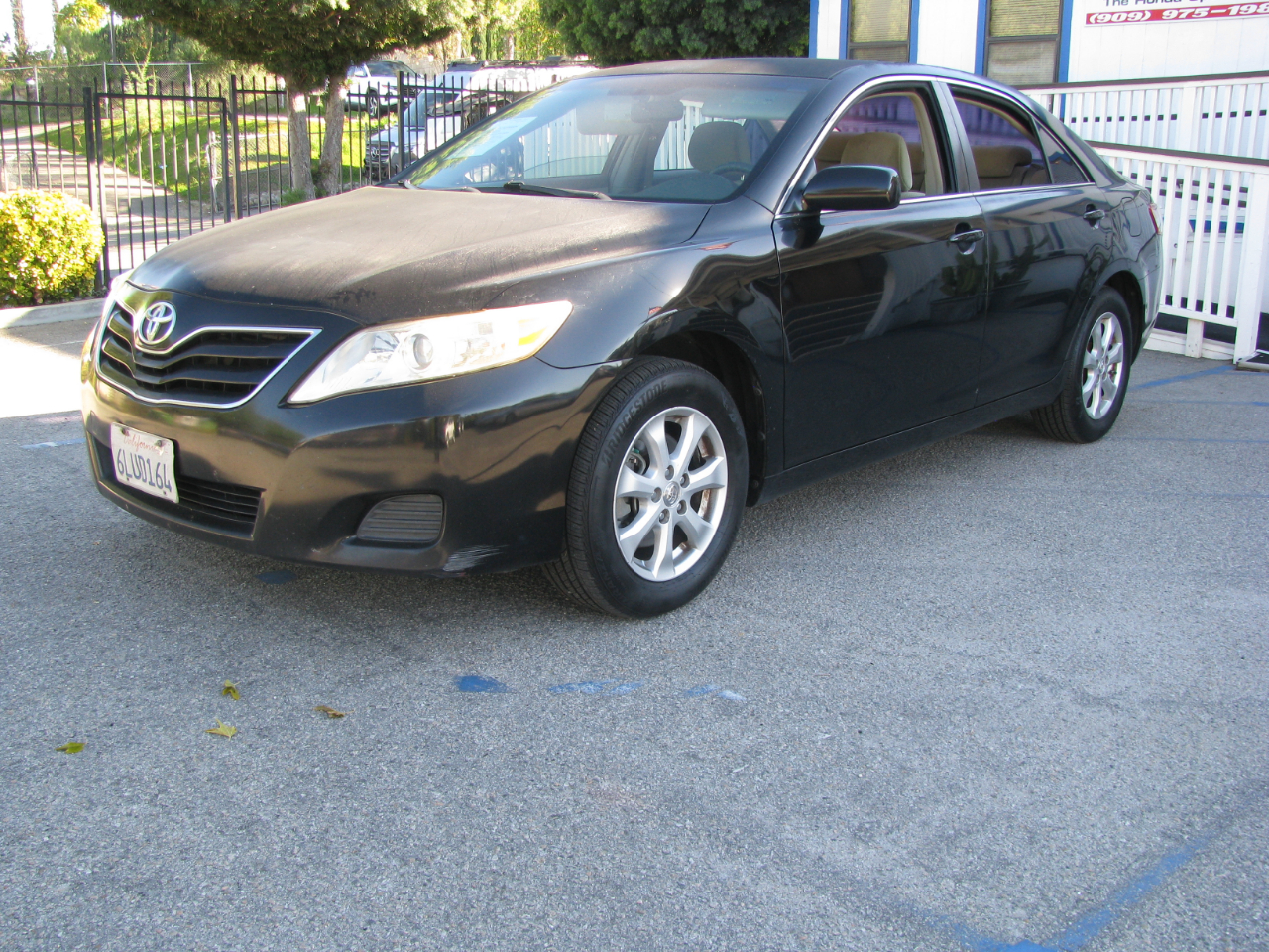 Toyota Camry 4dr Sdn V6 Auto LE (Natl) 2011