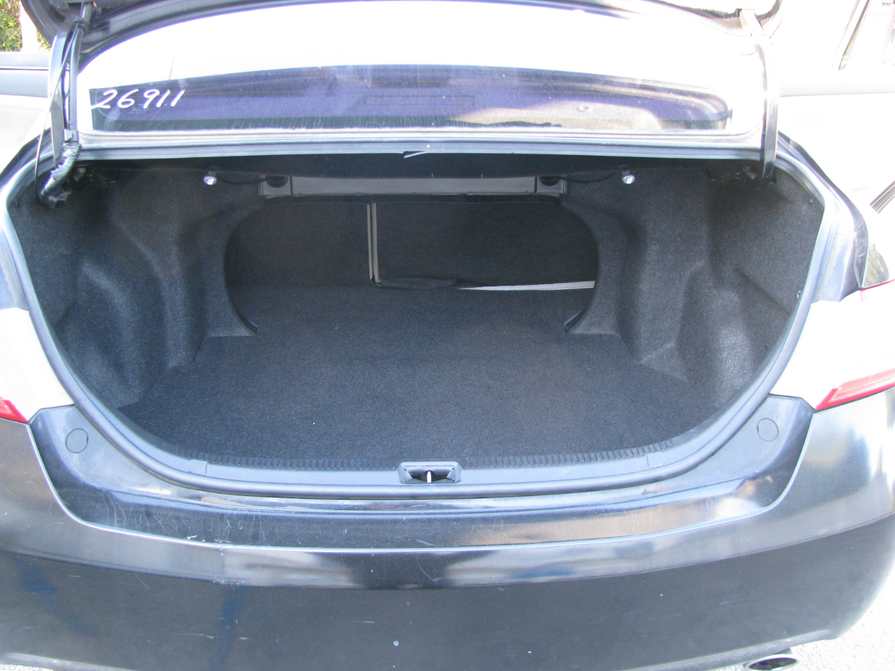 Toyota Camry 4dr Sdn V6 Auto LE (Natl) 2011