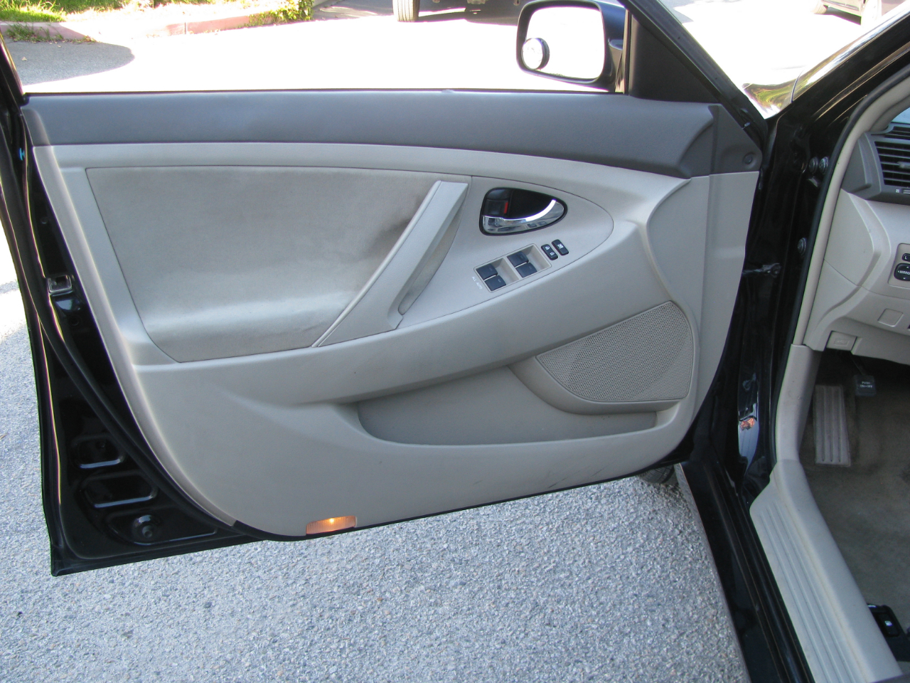 Toyota Camry 4dr Sdn V6 Auto LE (Natl) 2011