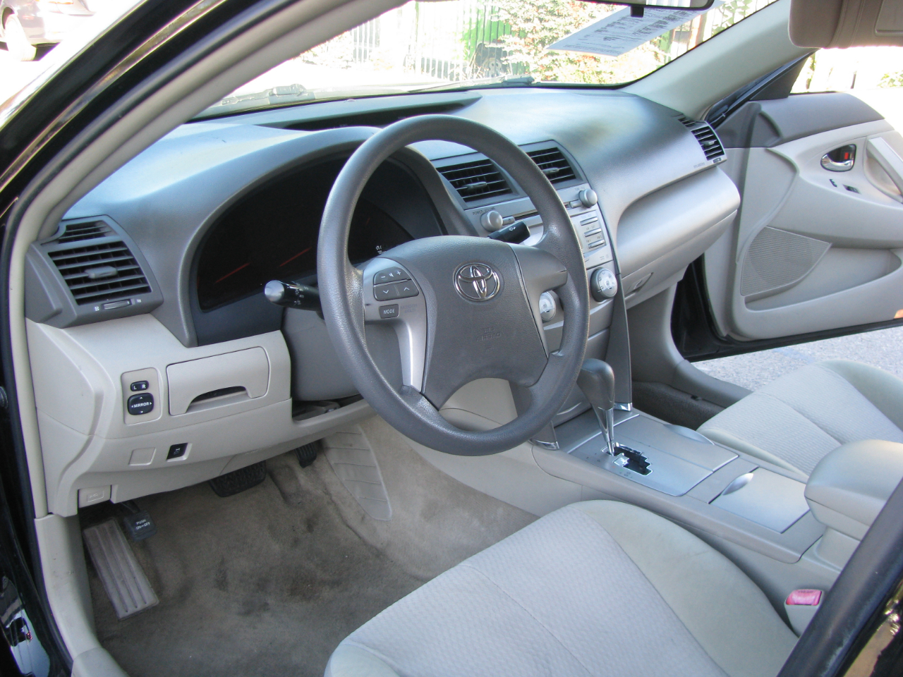 Toyota Camry 4dr Sdn V6 Auto LE (Natl) 2011