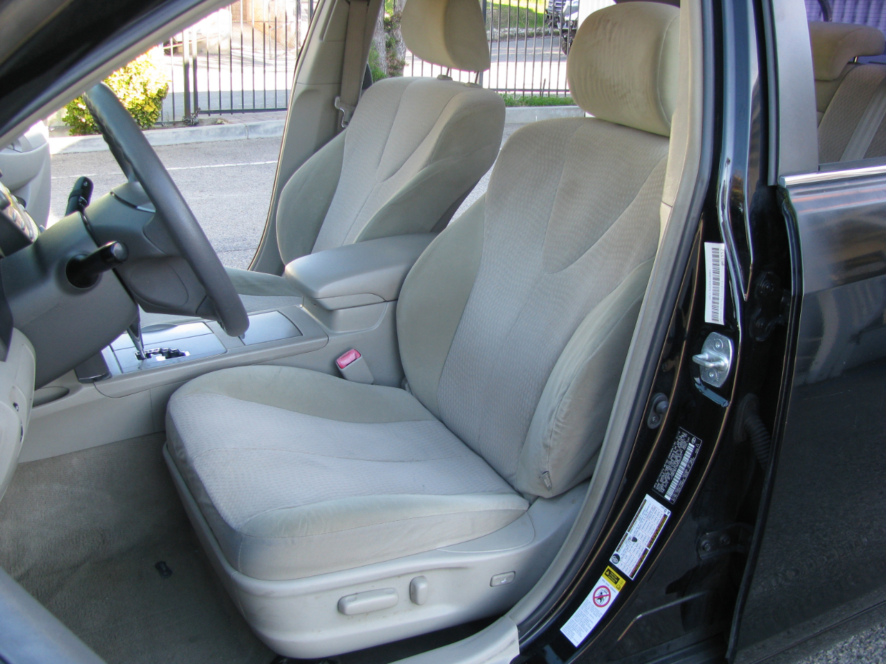 Toyota Camry 4dr Sdn V6 Auto LE (Natl) 2011