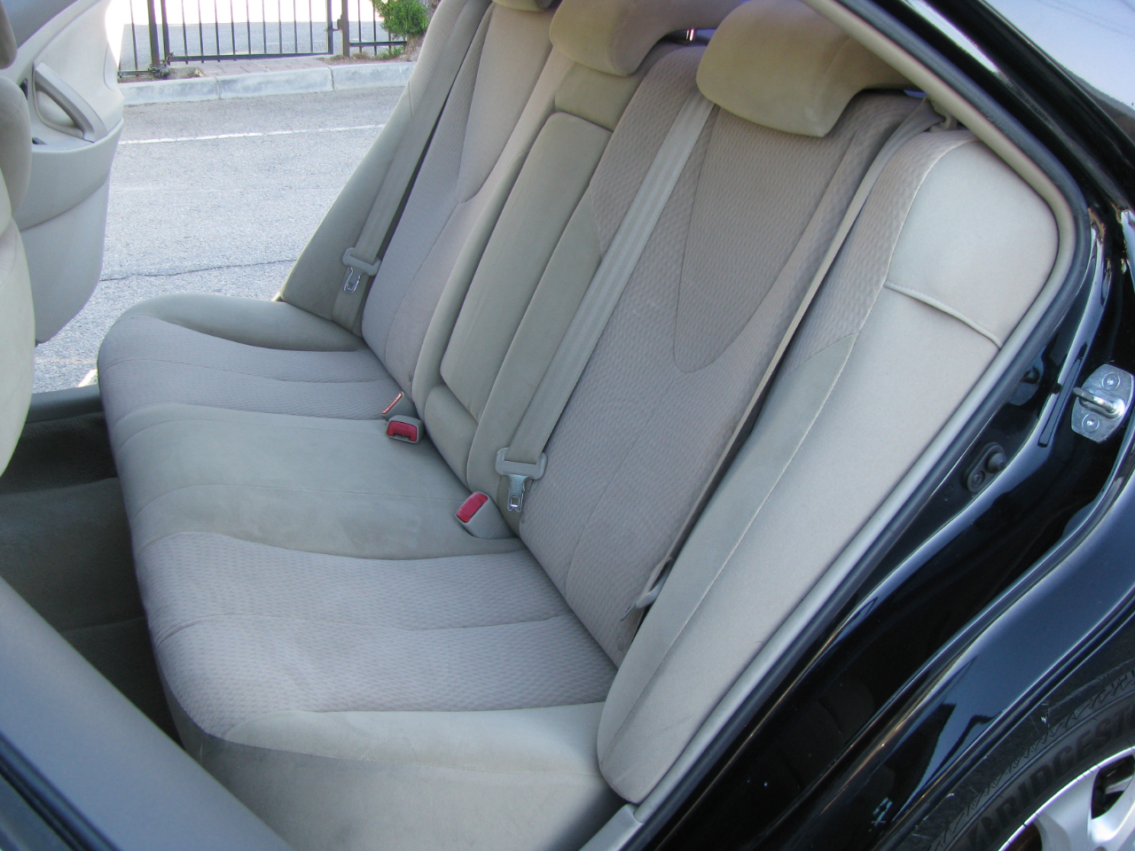 Toyota Camry 4dr Sdn V6 Auto LE (Natl) 2011