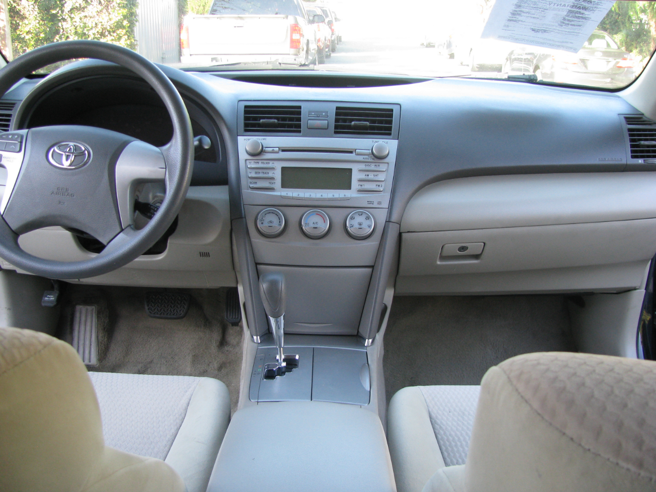 Toyota Camry 4dr Sdn V6 Auto LE (Natl) 2011