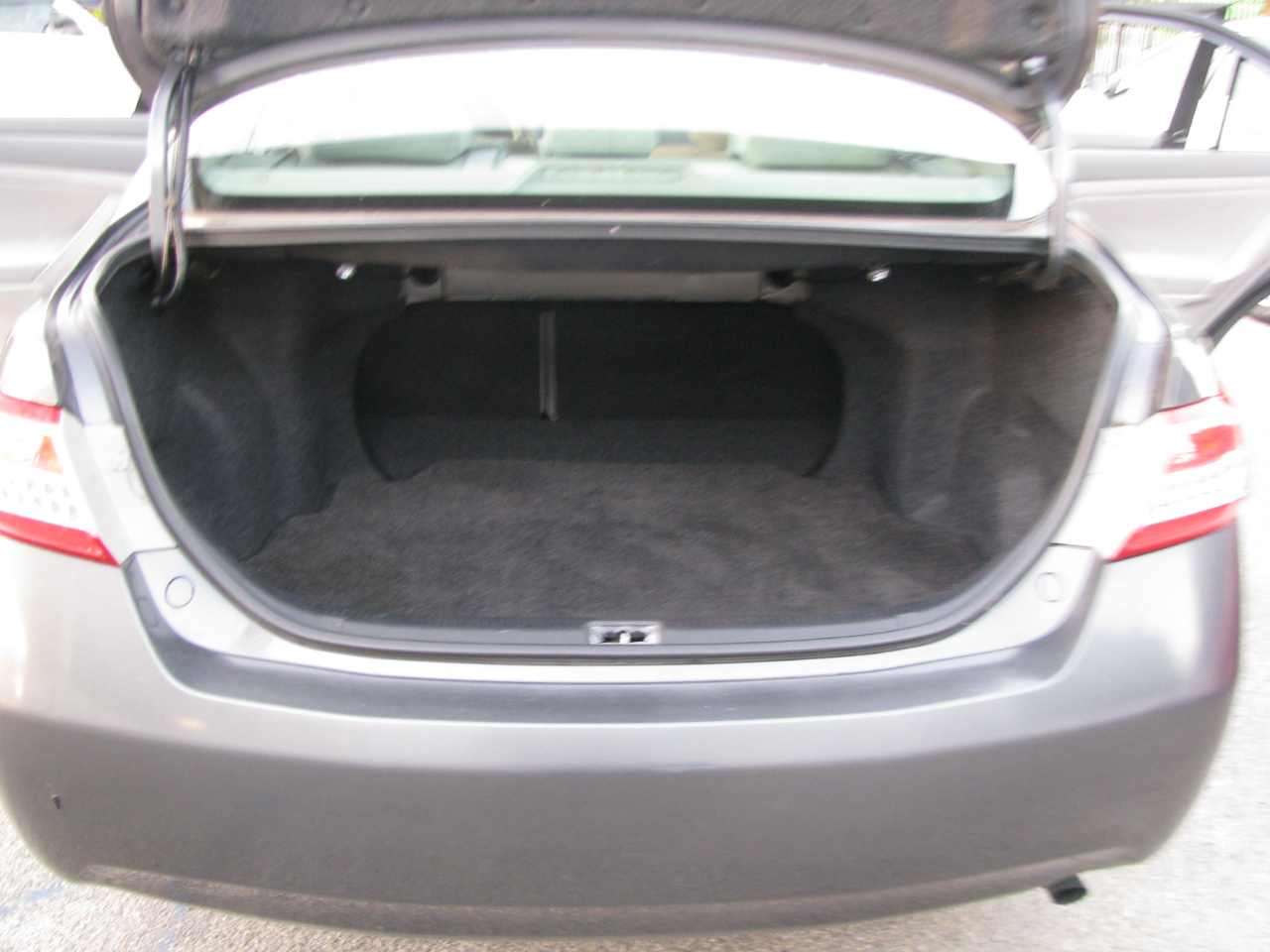 Toyota Camry 4dr Sdn I4 Auto LE (Natl) 2010