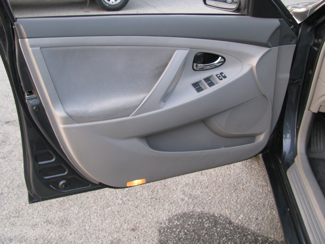 Toyota Camry 4dr Sdn I4 Auto LE (Natl) 2010