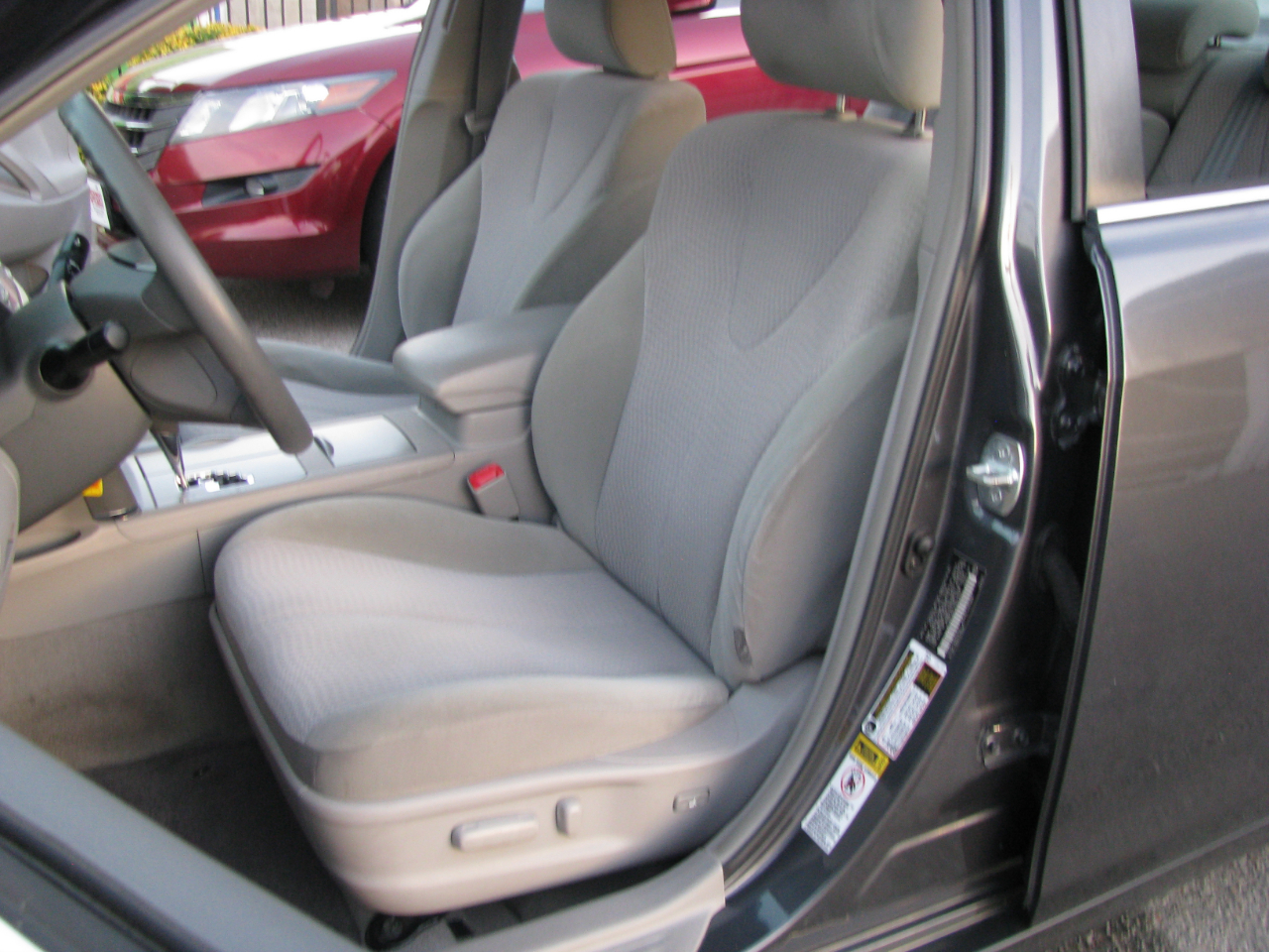 Toyota Camry 4dr Sdn I4 Auto LE (Natl) 2010