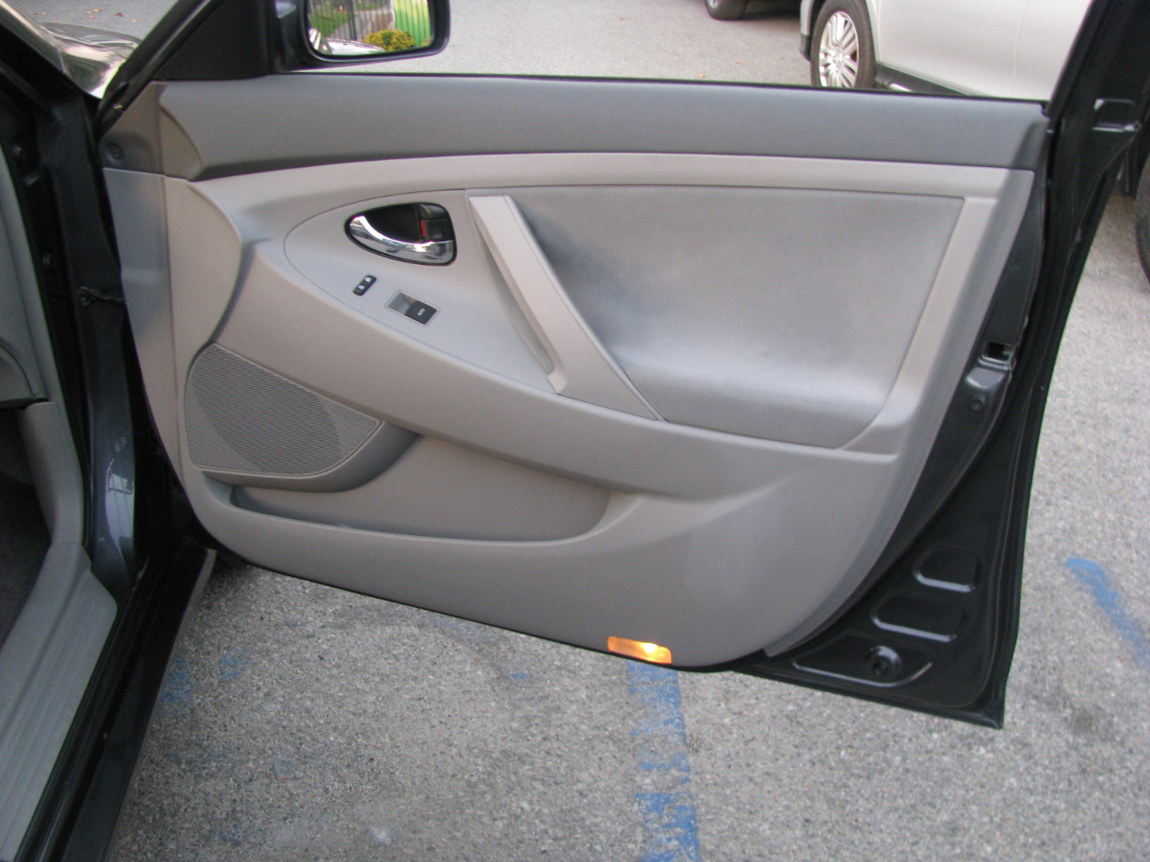 Toyota Camry 4dr Sdn I4 Auto LE (Natl) 2010