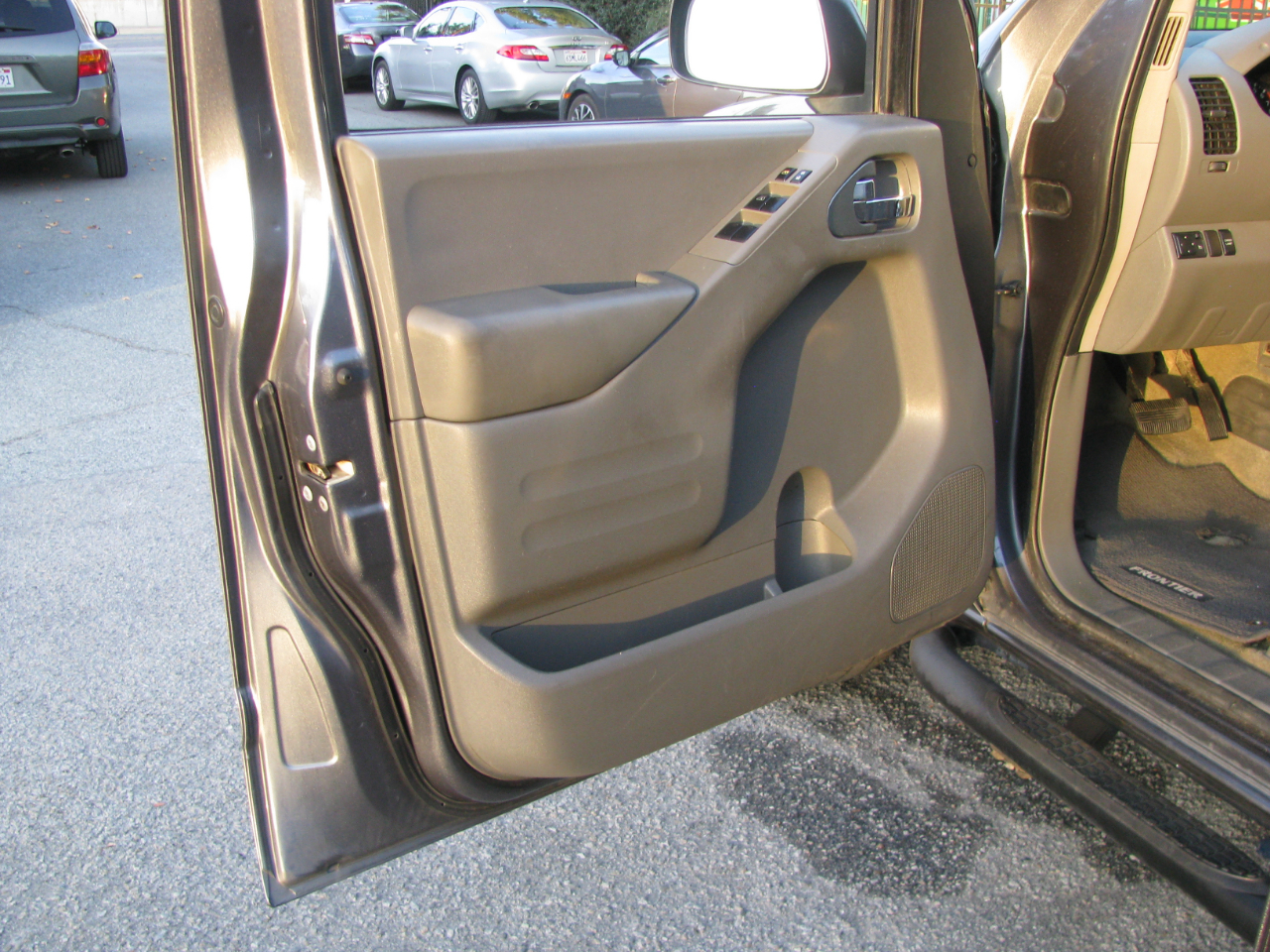 Nissan Frontier 2WD Crew Cab SWB Auto SV 2016