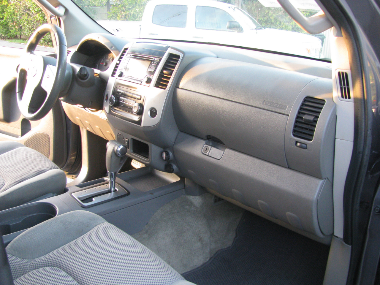 Nissan Frontier 2WD Crew Cab SWB Auto SV 2016